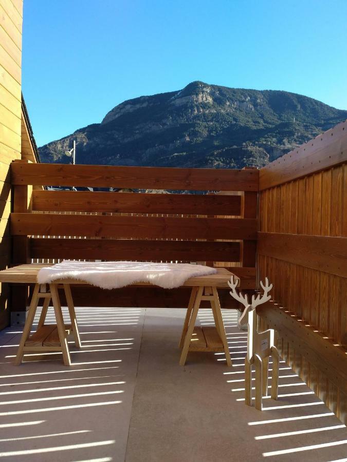 Tuca Del Mont Appartement Benasque Buitenkant foto